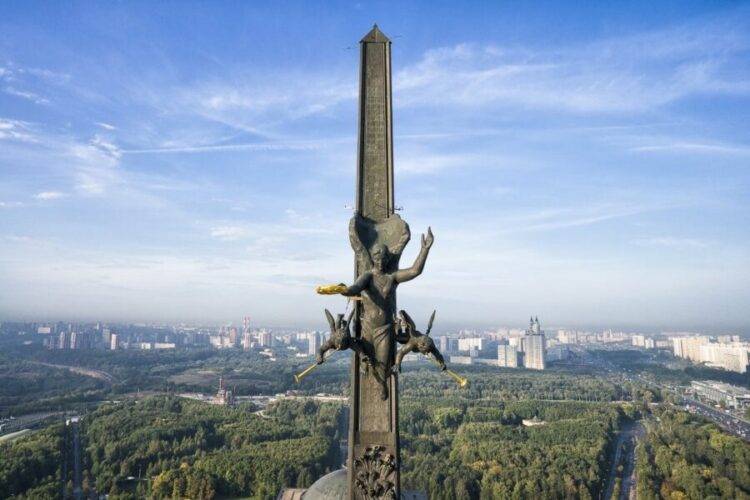 на скейте в парке победы