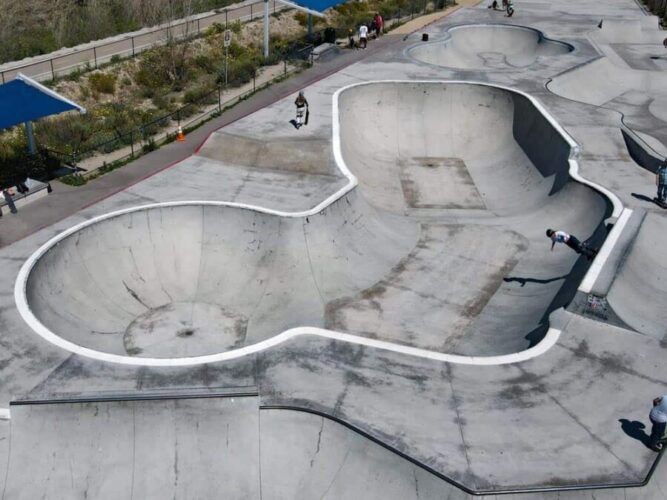 дисциплины стрит и парк для скейтбординга и кикскутеринга