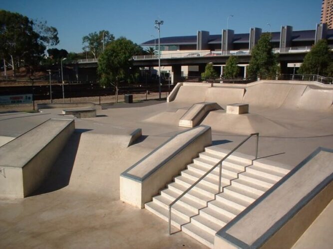 дисциплины стрит и парк для скейта и самоката